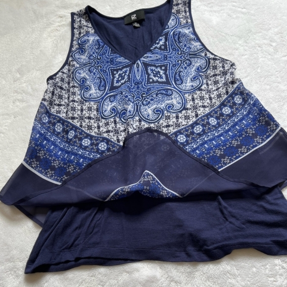 IZ Byer Top, Size M - Picture 2 of 4